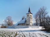 Vinter baggrund af All Saints kirke i Ludrová