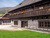 Einzigartige Häuser in Volks Cicmany, Slowakei