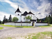 Iglesia gótica en museo al aire libre Pribylina