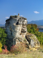 Cruz de piedra monumento cerca de Bešeňová, Eslovaquia