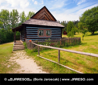 Maison populaire rare dans Skansen de Stara Lubovna
