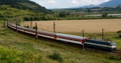 Train rapide dans la région de Liptov, Slovaquie