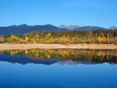 Reflectie van Rohace Mountains in de herfst