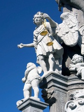 Saint Michael op zuil in Banska Stiavnica