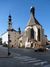 Stadshuset och kyrkan i Banska Stiavnica