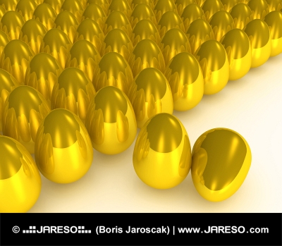 Много златни яйца с подчертани две яйца