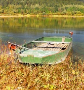 Лодка край езерото Липтовска Мара, Словакия