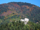 Замък Ликава в гъста гора, Словакия