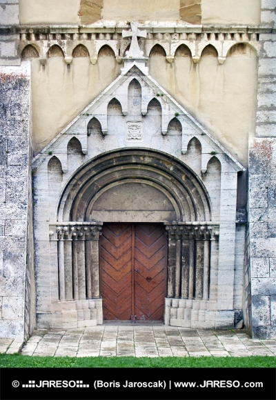 Porten til katedralen i Spisska Kapitula