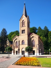 Den evangeliske kirke i Dolny Kubin om sommeren
