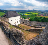 En overskyet udsigt fra slottet Lubovna, Slovakiet