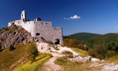 Farverig udsigt over slottet Cachtice