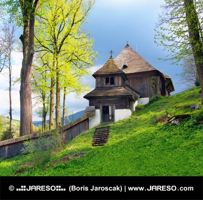 Eine seltene UNESCO Kirche in Lestiny, Slowakei