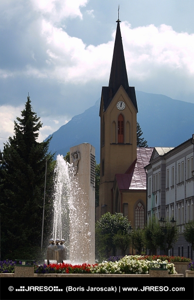 Kirche und Brunnen