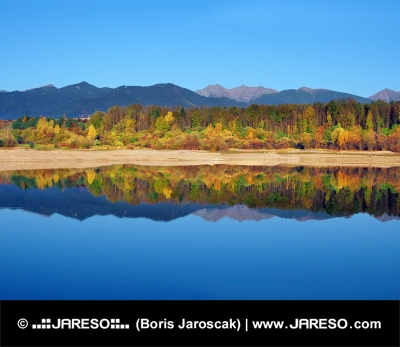 Reflection of Rohace Mountains im Herbst