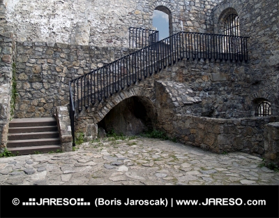 Innere des Schlosses von Strecno