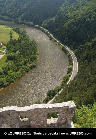 Luftaufnahme vom Schloss von Strecno