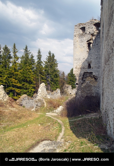 Die Ruinen der Burg Lietava, Slowakei
