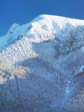 Schneebedeckter großer Choc-Berg