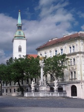 Pestsäule und Kathedrale in Bratislava