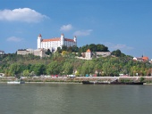 Donau und Burg Bratislava