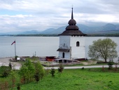 Reste der Kirche in Liptovska Mara, der Slowakei