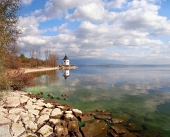 Φθινόπωρο όχθη της λίμνης Liptovska Μάρα, Σλοβακία