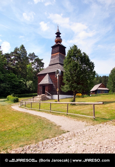 Una iglesia de madera en Stara Lubovna, Eslovaquia
