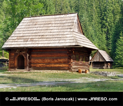 Raras casas populares de madera en Zuberec