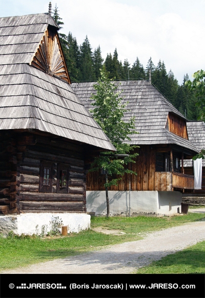 Casas populares en el museo de Zuberec