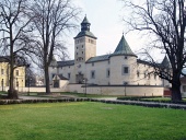 Castillo de Thurzo en Bytca durante la primavera