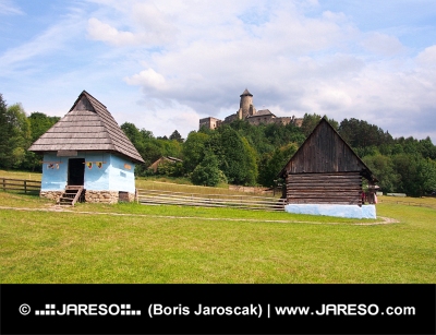 Maisons folkloriques et château à Stara Lubovna