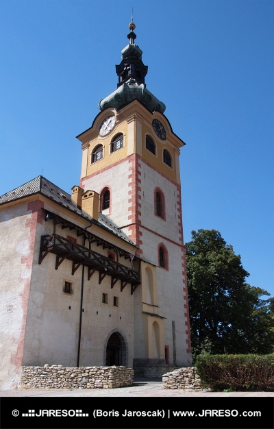 Tour du château de la ville de Banska Bystrica