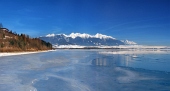 Liptovska Mara et Tatras occidentales congelées