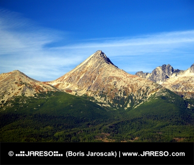 स्लोवाकिया में गर्मियों के दौरान उच्च Tatras में Krivan पहाड़ की चोटी