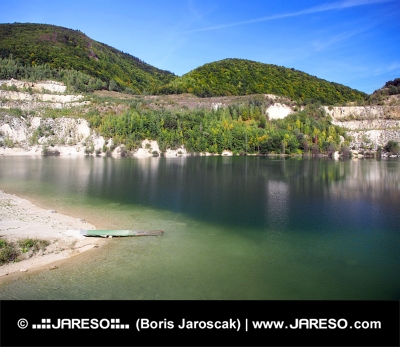 Sutovo झील, स्लोवाकिया की ग्रीष्मकालीन दृश्य