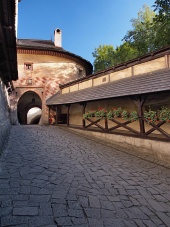 Orava महल, स्लोवाकिया के आंगन के द्वार