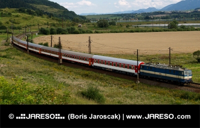 Treno veloce nella regione di Liptov, Slovacchia