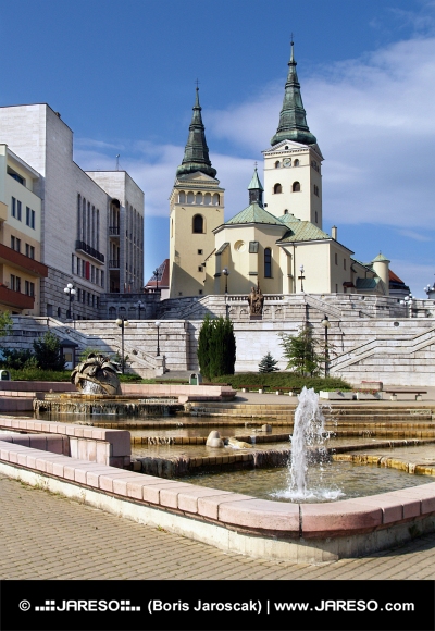 Chiesa, teatro e fontana a Zilina