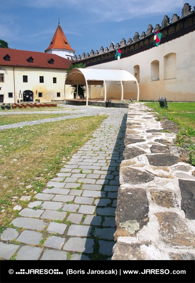 Cortile del castello di Kezmarok, Slovacchia