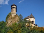 Castello di Orava situato su un'alta roccia