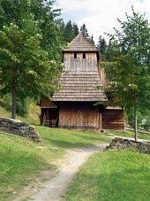 Zuberecでは珍しい木造教会