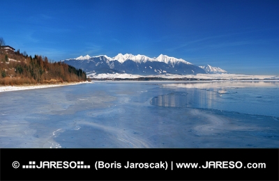 Bevroren Liptovska Mara en Westelijke Tatra