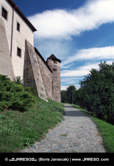 Parkeer onder het kasteel van Zvolen, Slowakije