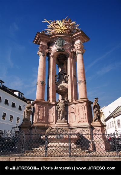 Pestkolom op het Trinity-plein in het historische Banska Stiavnica