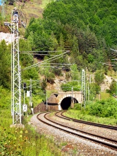 Spoorweg en tunnel