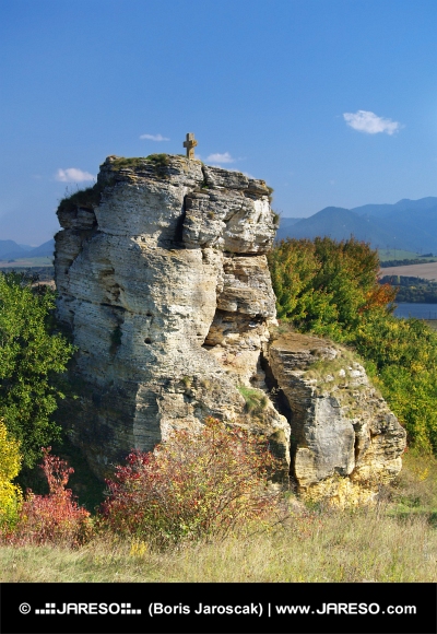 Kamienny krzyż pomnik w pobliżu miejscowości Bešeňová, Słowacja