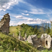Zniszczony Sklabiňa Castle, Słowacja