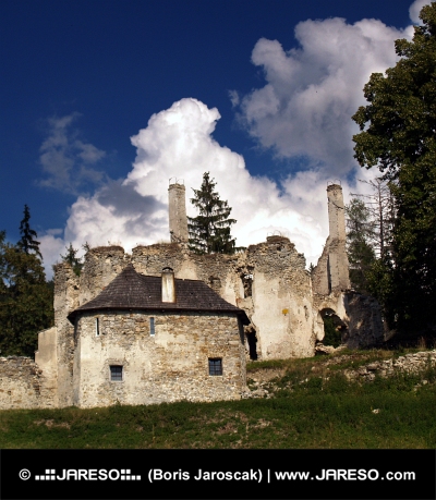 Castelul și conacul Sklabina