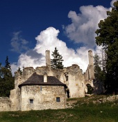 Castelul și conacul Sklabina
